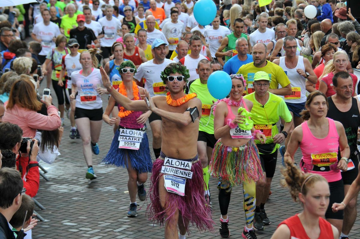 HM_Roosendaal's tweet photo. Veel foto's van de 10 en 21 km staan nu op ons Facebook, dus kijken maar. #loopfeest @BeleeftinRoosen @arsvTHOR https://t.co/ZvZQL6kw1a