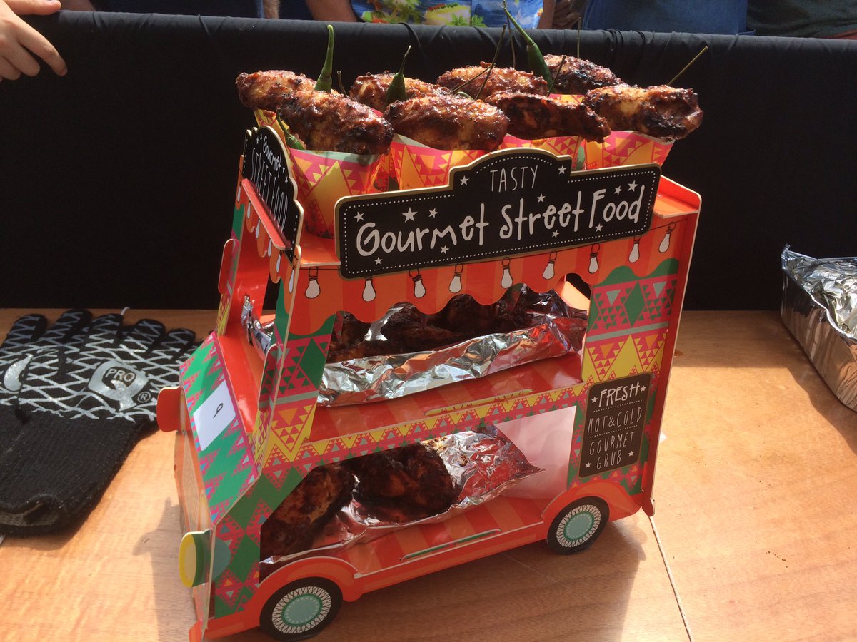 FlaminAmateurs's tweet photo. All aboard the hot wing bus!! Toot toot #Grillstock #hotterthanthesun https://t.co/7qqTVcMmAZ