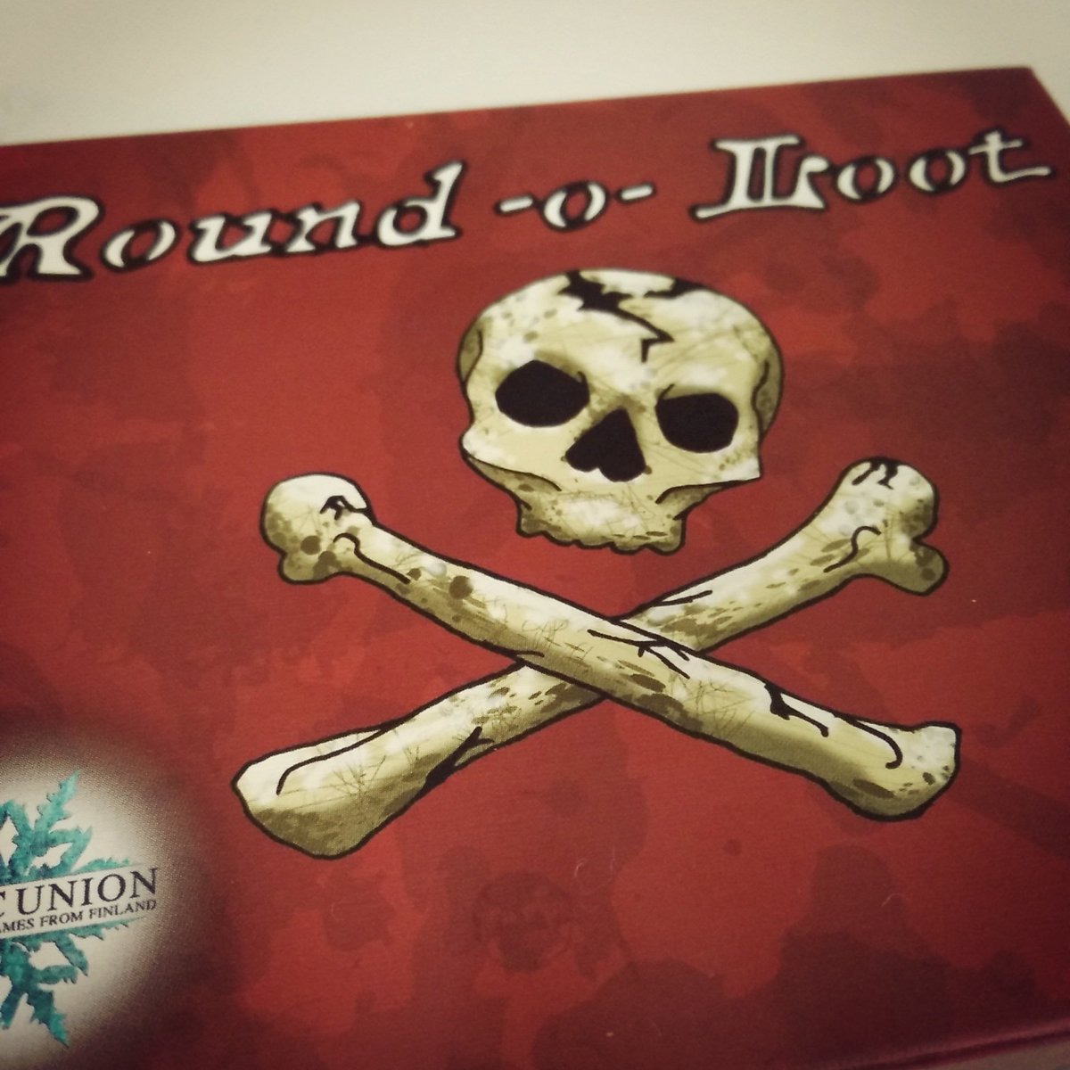 fisusaurus's tweet photo. Finncon loot #Roundoloot #cardgame #Pirates #yarr #finncon2016 https://t.co/eHRU1HEt82