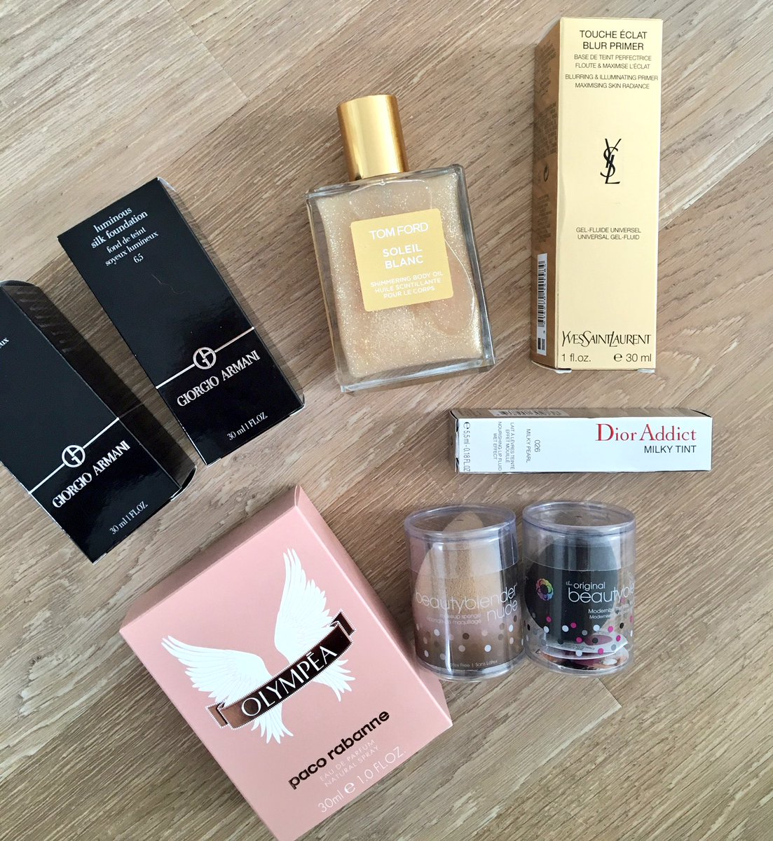 ShirinDavid's tweet photo. Auf Snapchat haben @PatiDavid_ und ich einen kleinen Haul für euch vorbereitet 🔥 👉🏽 RealShirinDavid 💅🏾 https://t.co/3UjxzGpAPd