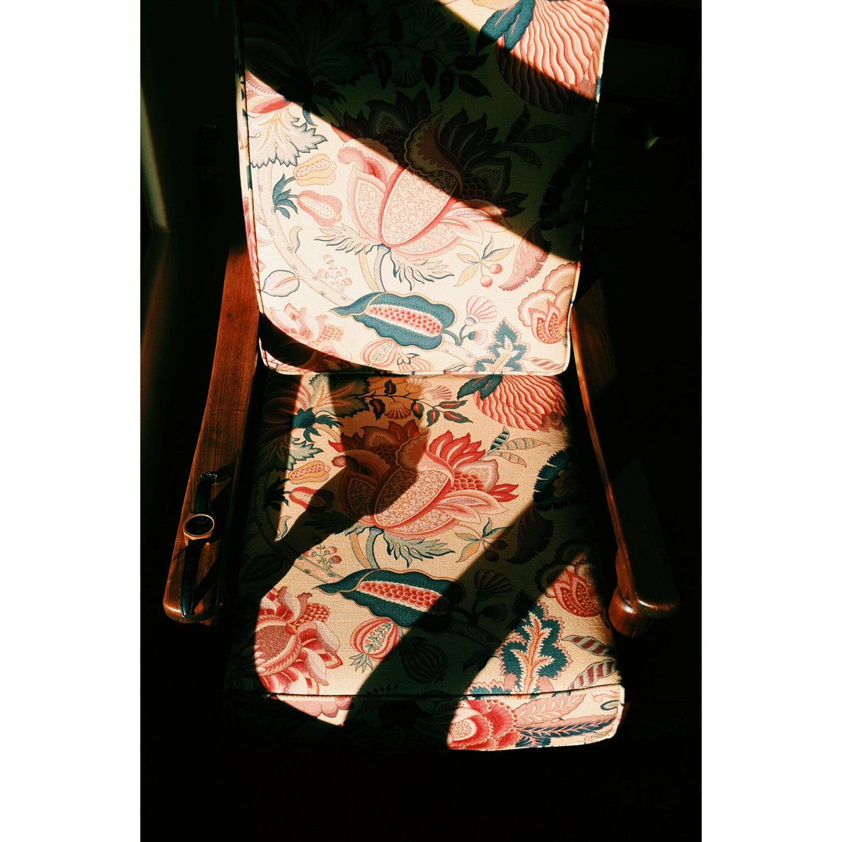 The watch and the sunchair. 
 Keeping time with the sun. #crane #comingsoon #ohmywoodness #newthings #watch #sunday