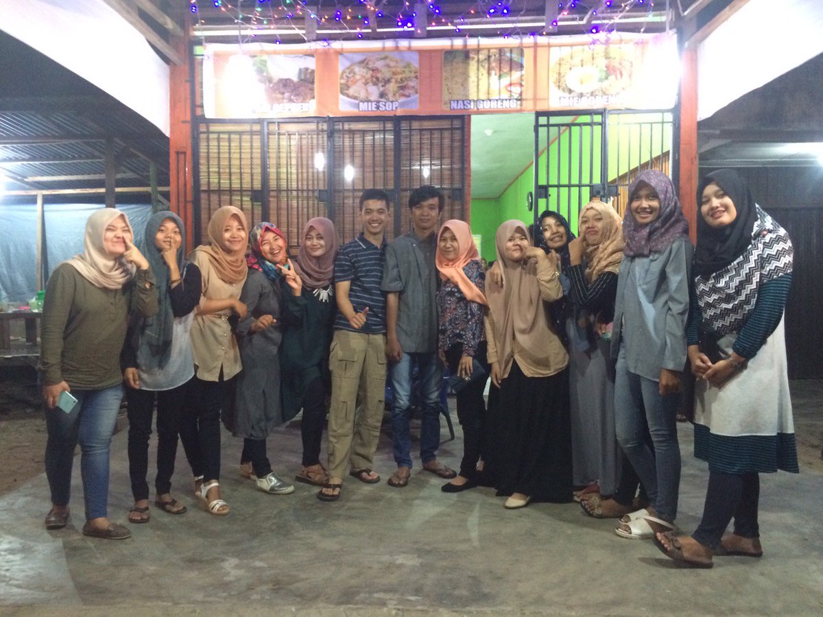 ajaputri11's tweet photo. Moment cuma bisa di dapetin di kampung halaman 3ipa3 dulunya siswa sekarang lintas profesi 😍
#pulangkampung #family https://t.co/rDhGCg9v1K