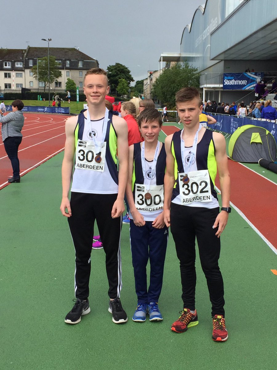 paulallan71's tweet photo. @PitreavieAAC #SALRelays under 15 boys bronze medalists https://t.co/beP4sMTzl9
