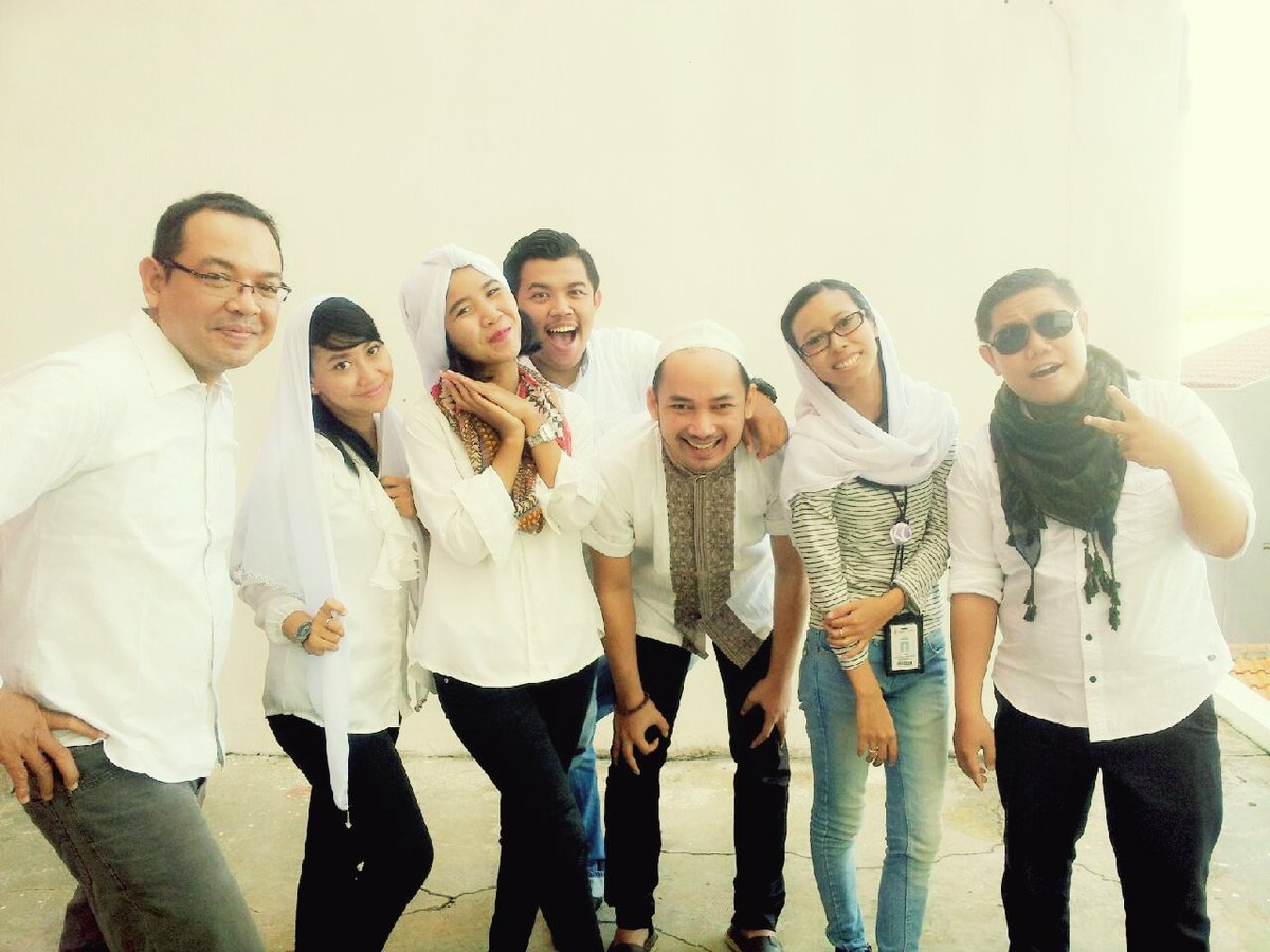 arulorlando's tweet photo. Beautiful in white w/ @echaogut @adhityaNugraz @citrastellaW @fattanjoe  @ybfembun https://t.co/egSMQq3f41