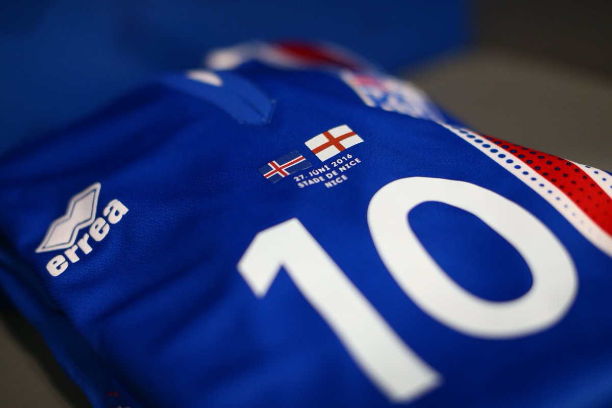 1000+ RT and FAV and we´ll give a follower a brand new jersey!

1000+ RT og FAV og einhver fær glænýja treyju!