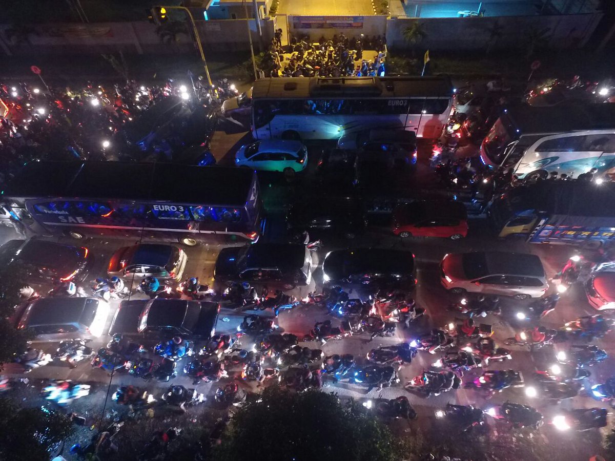 topfm951's tweet photo. Brebes malam ini @dispadj https://t.co/a4iZky5jrQ