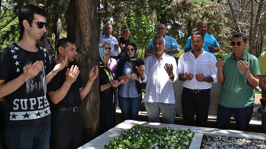 Kemal Sunal vefatının 16. yılında mezarı başında anıldı

Haber Detay: goo.gl/aIPMq8