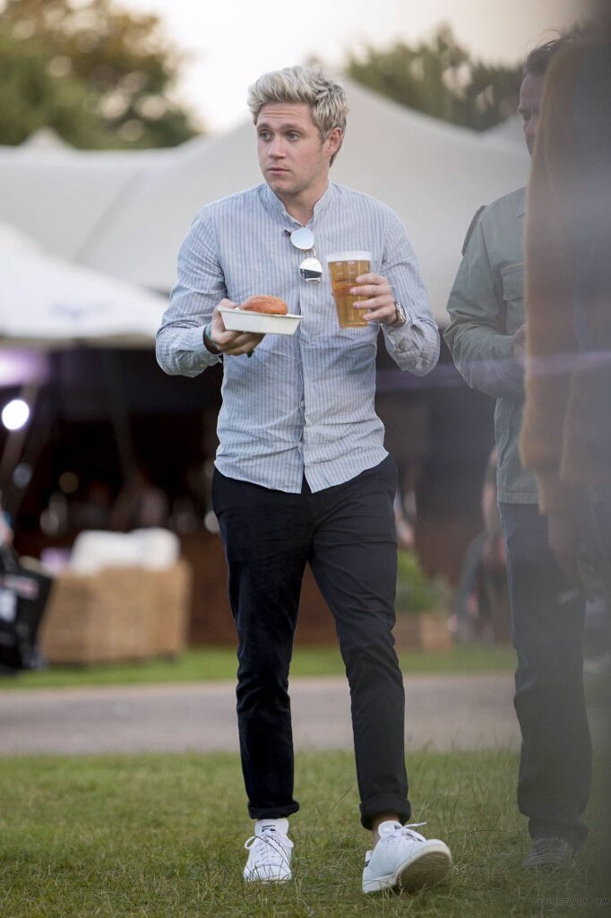 WorldNotes1D's tweet photo. Nuevas fotos de Niall en el festival "Summer Time" el dia de ayer (02/07).
-Azy  #WMYBMassive https://t.co/WN9fOzcJci