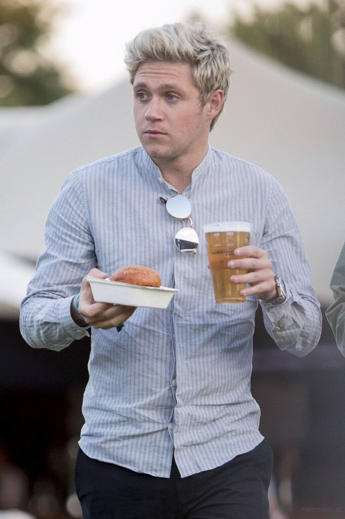 WorldNotes1D's tweet photo. Nuevas fotos de Niall en el festival "Summer Time" el dia de ayer (02/07).
-Azy  #WMYBMassive https://t.co/WN9fOzcJci