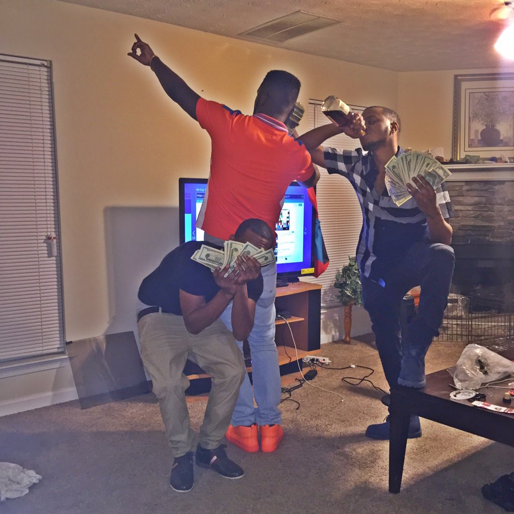 SuntrustReese's tweet photo. To Much Sauce 💸 #FUGda🌎™ https://t.co/O5DpreCsVT