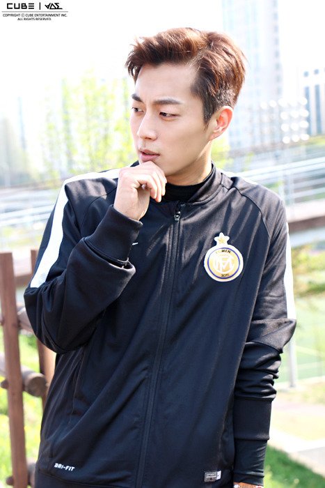 durundurun_dj's tweet photo. 공카 #비스트 다이어리 업뎃 - 20160704 DIARY :: TODAY is DUJUN DAY!! #2
아무리 찾아도 포즈는 저거 아니면 이거 -_-;
#윤두준 #두준 https://t.co/cJBuDKsB42