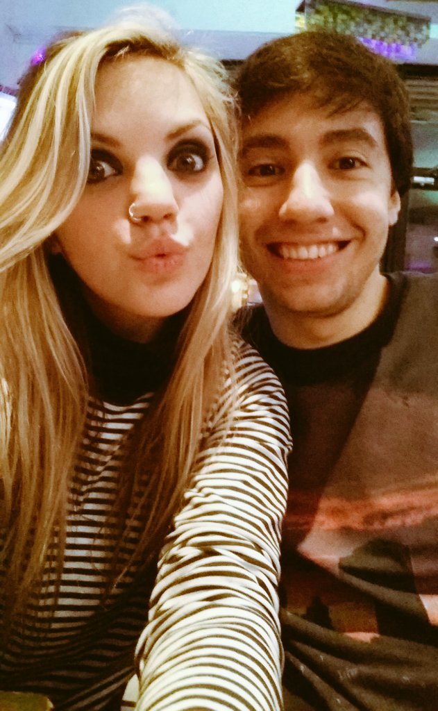 malenaluchettis's tweet photo. Gracias amigo por haber venido a verme sos lo más te adoro 😙❤ #JamasMeLevantoLaMano #PostFuncion 🍻 https://t.co/RVrsQHTCDU