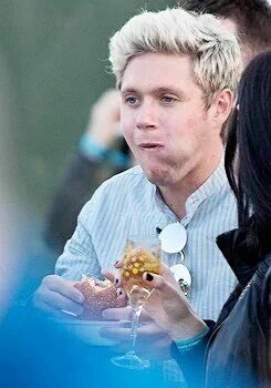 1DUpdatesOMG's tweet photo. Niall at the British Summer Time Festival yesterday https://t.co/Jg2KYiN5Yw