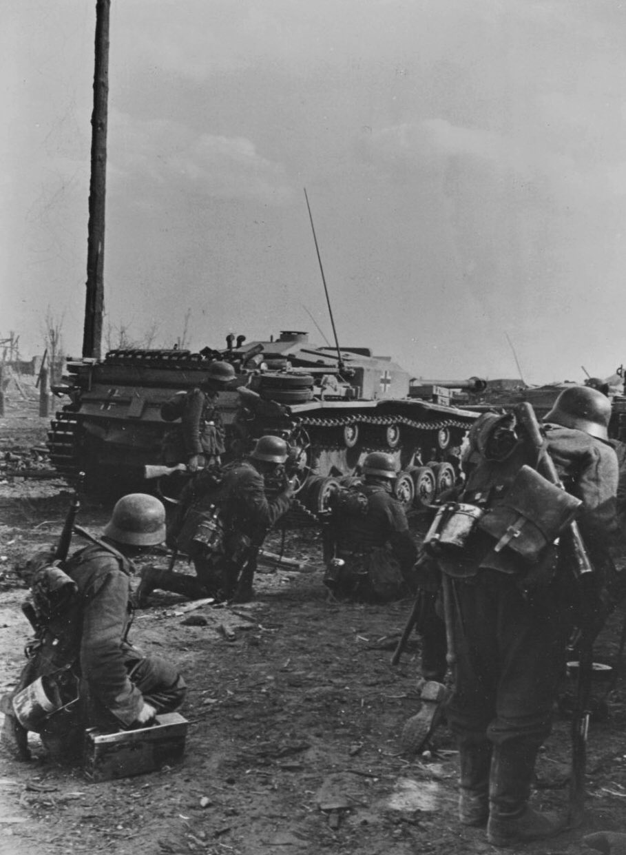 Twitter 上的 Heisenberg Ausf B Wwii独画像振り返り 1942年8月23日 43年2月2日 スターリングラード攻防戦 T Co Rm2fkrcv0l Twitter