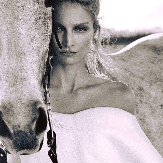 Silviadomi22G's tweet photo. █▬█ █ ▀█▀

Pura Luz
💎💎💎
@BrettCateley @thalyrosio @tesamarylagvaz1 @labebacard @CristinPereyra @vilaandrealili1 https://t.co/9dnTeJfRs9