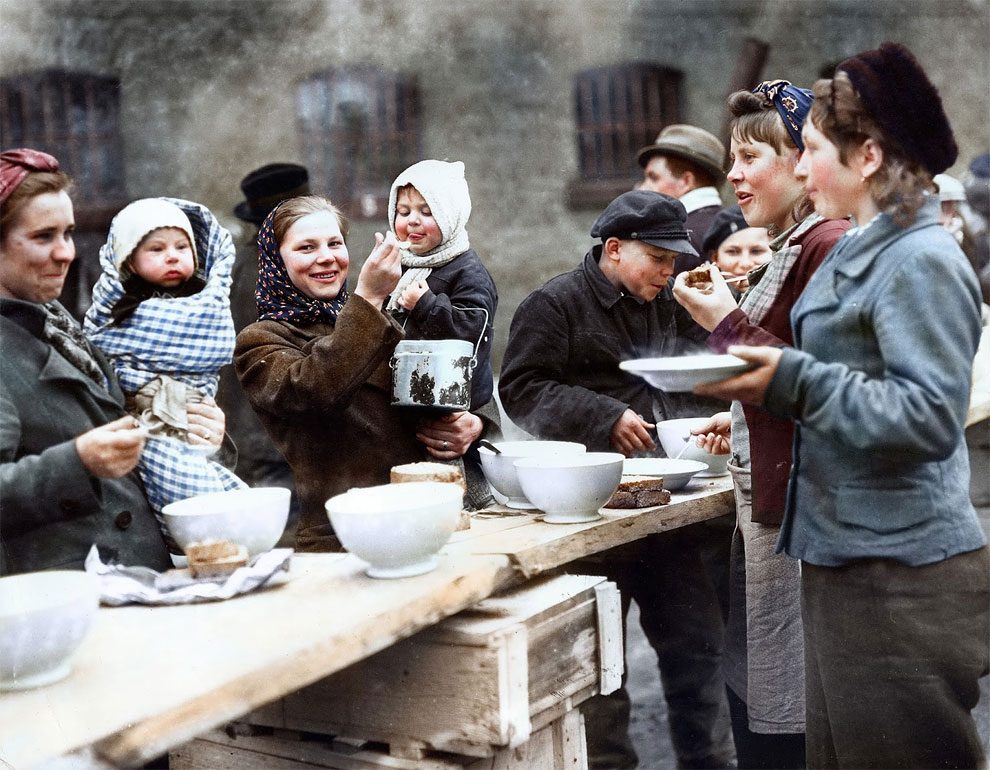 FariBrad's tweet photo. Super pics! We forget: European #WWII #migrants #refugees escaped to #Syria #brexit https://t.co/AgfpYzDIIb https://t.co/eDIB1jeEFp