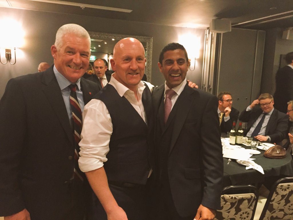 MarleyLow's tweet photo. @RugbyWorcs @WRSC2 Great lunch on Friday, he's not on his way to Worcester just yet. #undertheposts https://t.co/oZEsDvLHcs
