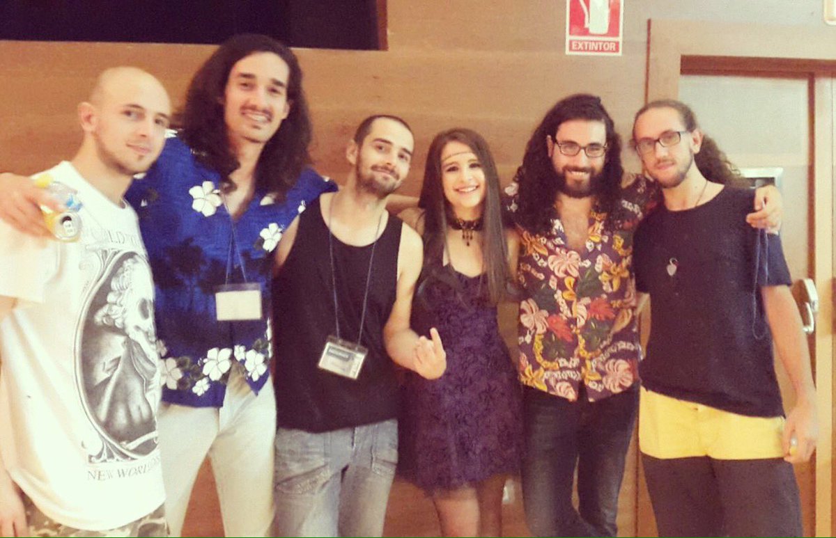 BostokBand's tweet photo. [ESP] ⚡️👌🏻 Ayer nuestro batería Joan tuvo el placer de conocer a los componentes del grupo RESS!
#metal #rock #bands https://t.co/W0C3osKNkE