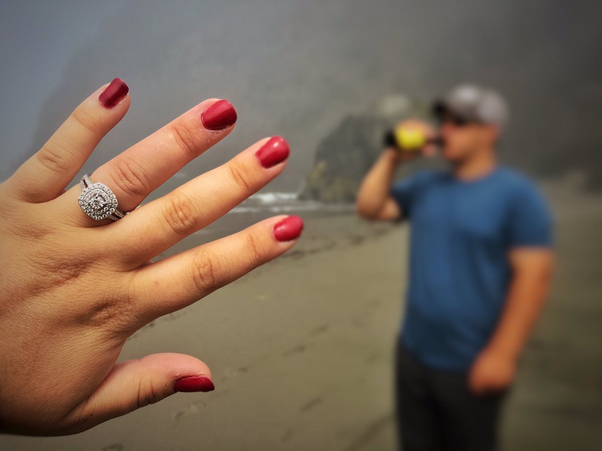 Sarti_10's tweet image. My sister got engaged 😍 #CantWaitForThis #thegreywedding