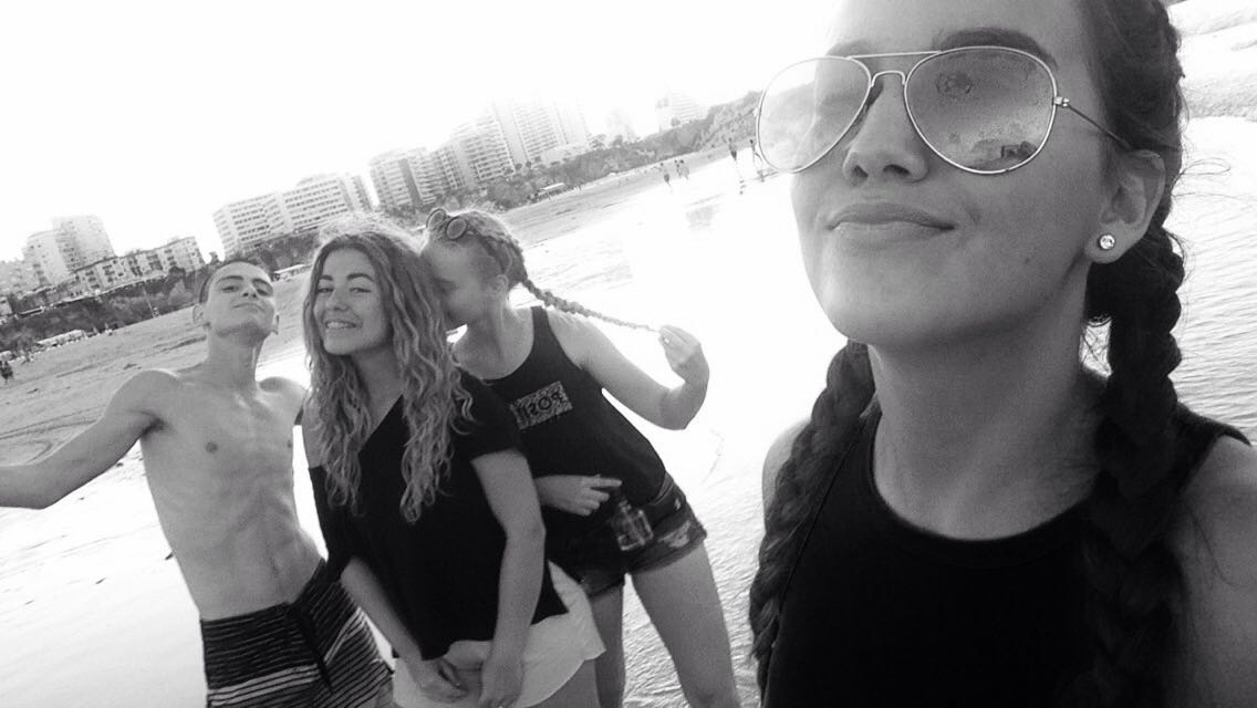 2000000Ak's tweet photo. O novo amigo da praia 🌊 😂😂😂@Catariianaa @franciscammc  @bernardob20005 https://t.co/yGkYmOc1tU