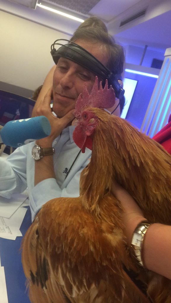 MundoMaldini's tweet photo. El gallo Didier celebrando el pase de Francia a las semifinales en @tjcope. Aquí somos así :) https://t.co/QsIENv9Tbs