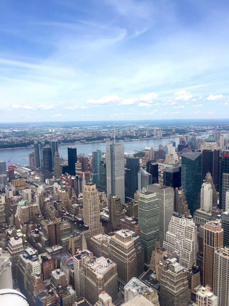 emilyannthomp's tweet photo. empire state building🏙✨ https://t.co/efoZu7YkQn