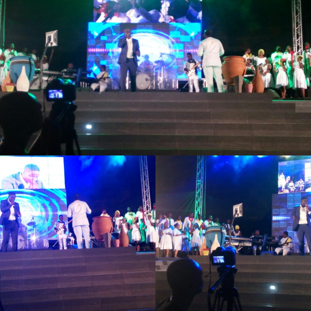 PreechMedia's tweet photo. #PM_LiveOnlineUpdates
#AbsoluteWorship2016
#OneGodOneNation
@JeshurunOkyere continues the worship movement https://t.co/8z5gpb9I5F