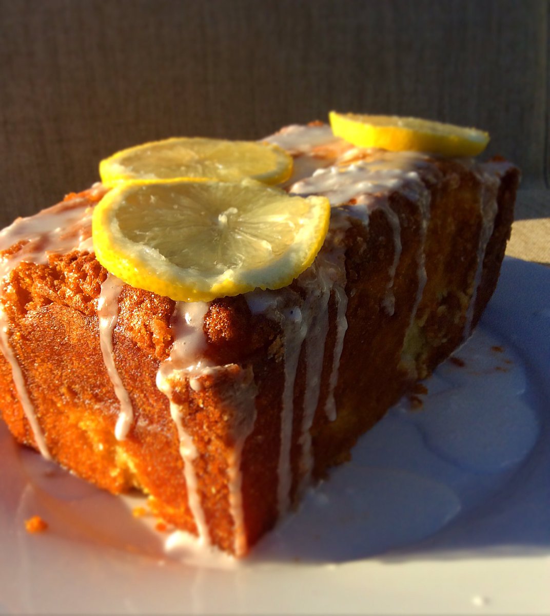 The drizzliest of 🍋 drizzle cakes! Recipe over on my instagram--> instagram.com/aoifeph_