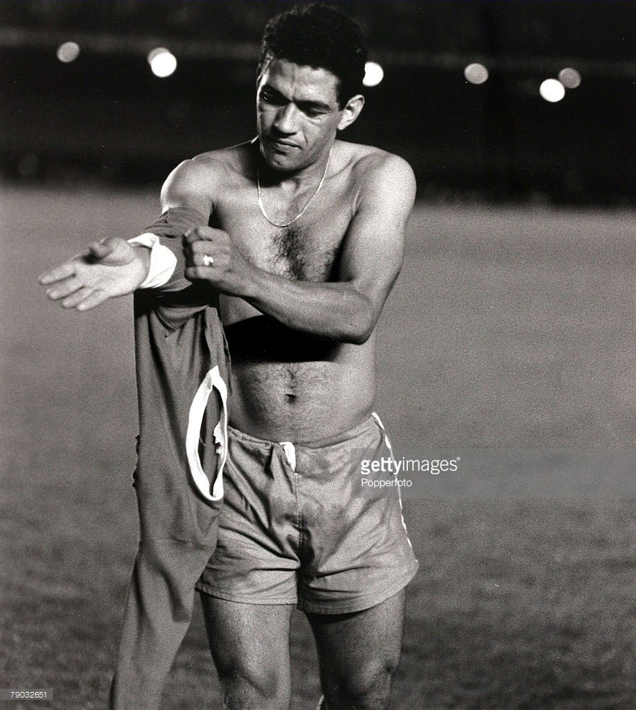 OldFootball11's tweet photo. #Garincha after the friendly match beween #Brazil and #Wales in #RiodeJaneiro (1966). https://t.co/0VSR7LP7cb