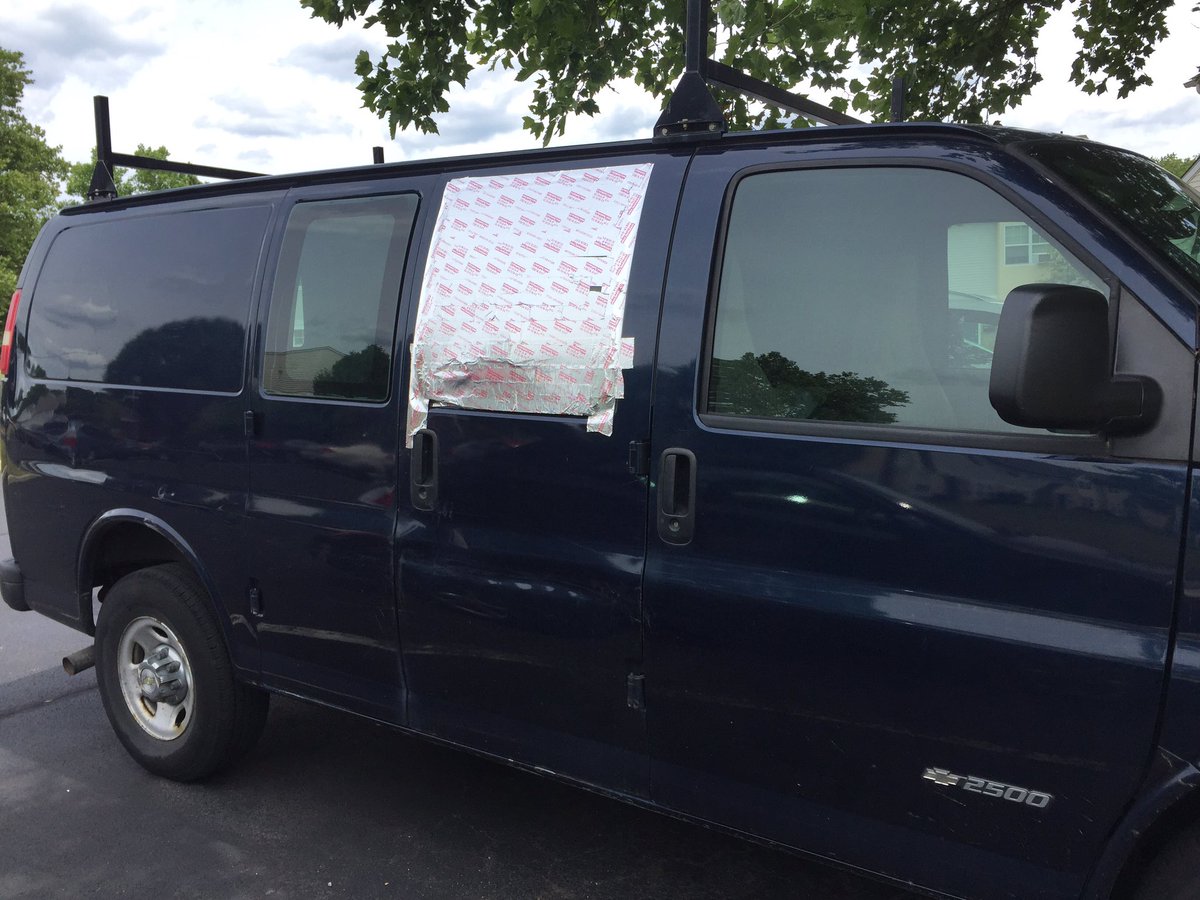 ccboutcher's tweet photo. @safelite trying to schedule service through the website for this van. Not sure which window. Help? https://t.co/AkzCqdDP5Y