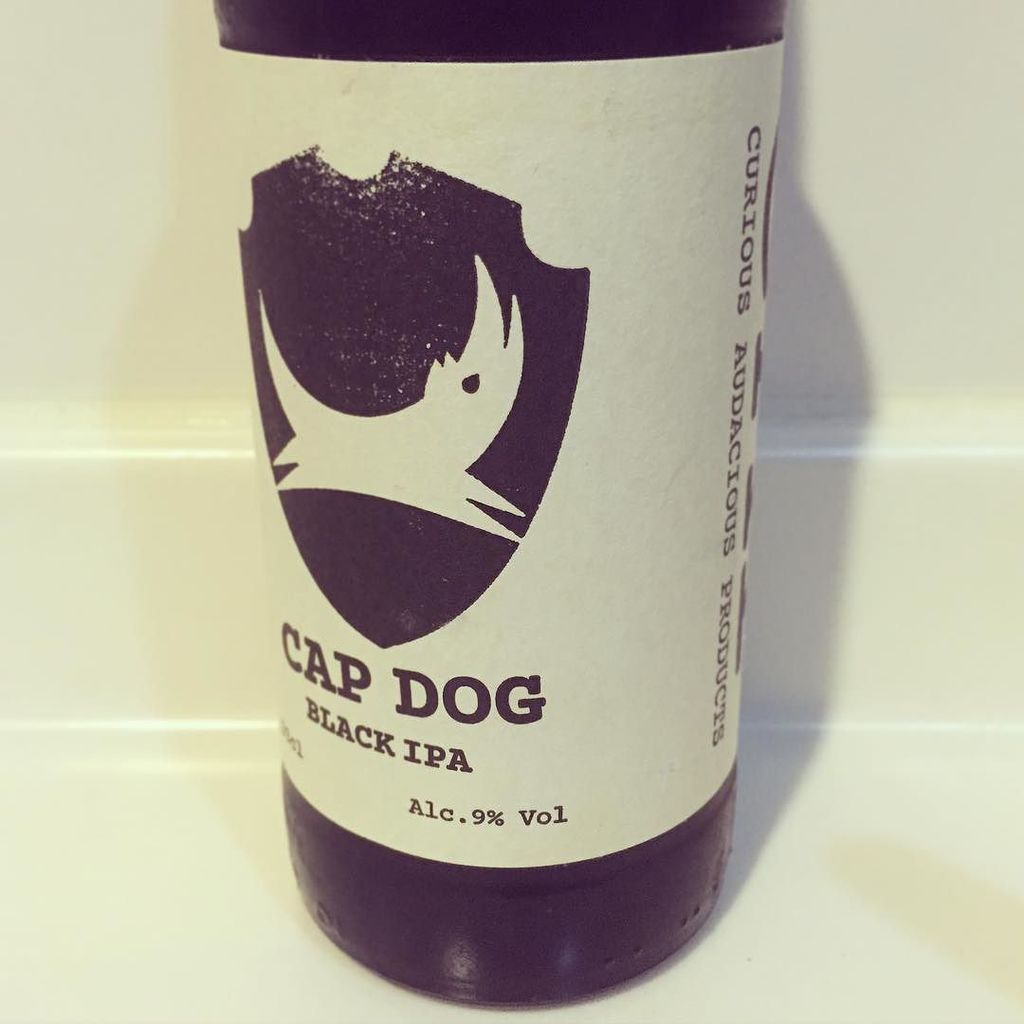 rikafiorentina's tweet photo. today's #beer 🍺 #Brewdog #CapDog #blackIPA #craftbeer 冷蔵庫で眠ってたので賞味期限切れてた https://t.co/wvIJe6IrPd https://t.co/xBClZQriIN
