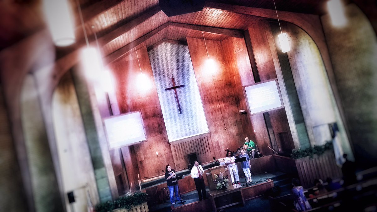 Clements_HSV's tweet photo. Let's Worship! #mvbc #Jesus #God #mtnviewbaptist https://t.co/b2i0Fpqh8T