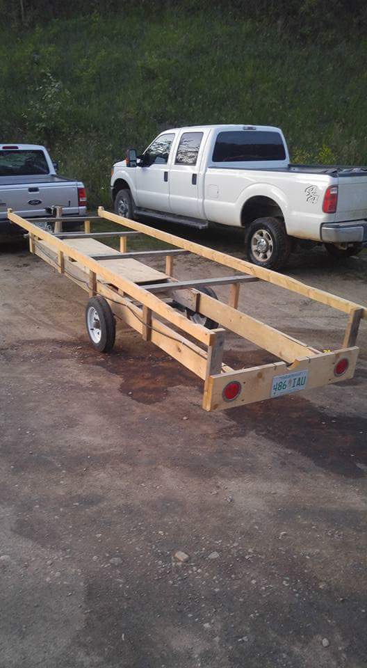 Packer_man's tweet photo. @PremierBradWall  This is now hauling a pontoon boat on the highway! We need inspections on homebuilt trailers! https://t.co/zbULTJonif