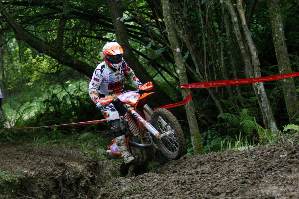 Doblete y liderato!! <a href="/LaiaSanz_/">Laia Sanz</a> ha vuelto a ganar en el #GPEuskadi y completa su remontada: logicmailing.com/KH-7_Laia_Sanz…