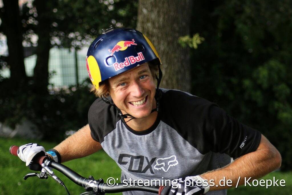 beach_inside_de's tweet photo. Also @drewbezanson can't wait to ride @swatchandsports #swatchprimeline #munichmash https://t.co/exSCKPZrCr https://t.co/8pnm2Ua8Mn