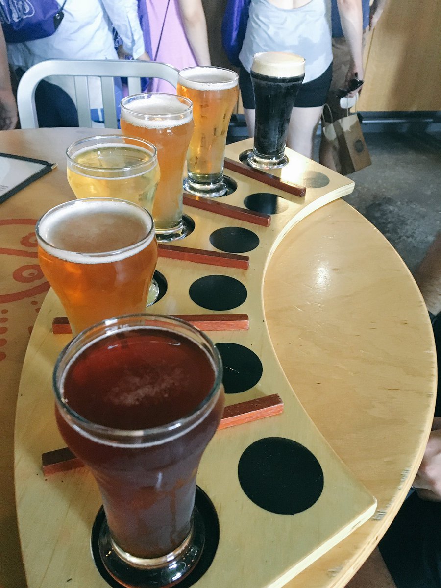 Michuntapped's tweet photo. Great sampling of @rightbrainbrew beers. #mibeer #paddleforpints https://t.co/JIxWGCVRkV