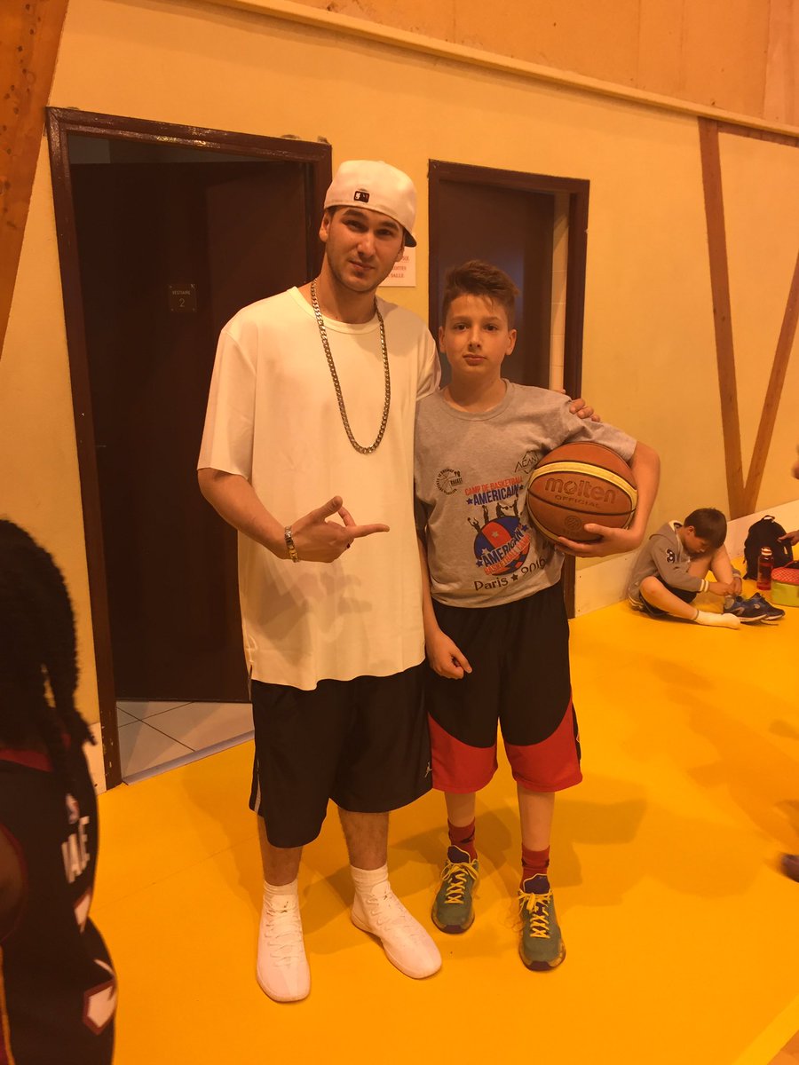 l_trslrd's tweet photo. Merci pour ce passage au AmericanBasketCamp #nevergiveup #Thanks @Mxii_Officiel https://t.co/JwkabTm6Ou