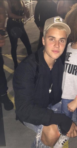 BieberInMind's tweet photo. MY MAN LOOKS SO GOOD https://t.co/8G2vHlXKa5