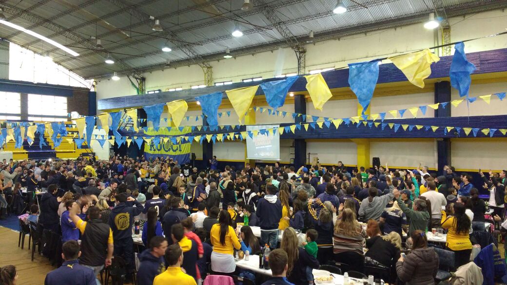 canallacom's tweet photo. Explota el Cruce con la marcha del Nuestro en el gran #AlmuerzoCanalla https://t.co/EShRa484CP