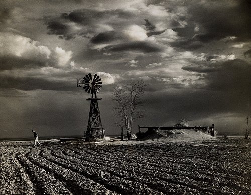womensart1's tweet photo. Margaret Bourke-White, Dust Bowl, Colorado 1938 #womensart https://t.co/BQwjoW7w2a