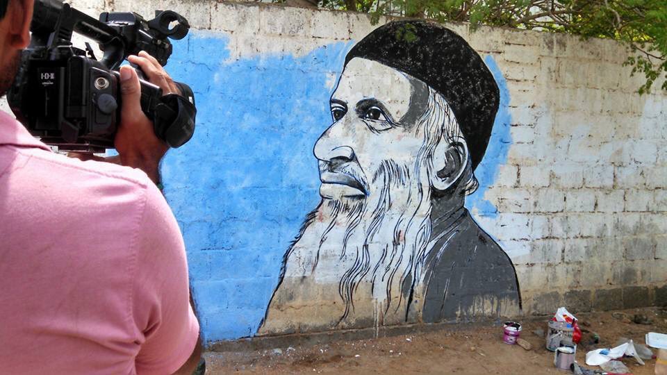 sheikhwaleed15's tweet photo. Artist from Karachi giving tribute to Abdul Sattar Edhi  
@NdmEhsan @nadeem_nusrat  @WasayJalil @azizabadi #MQM https://t.co/9N41mGEmC8