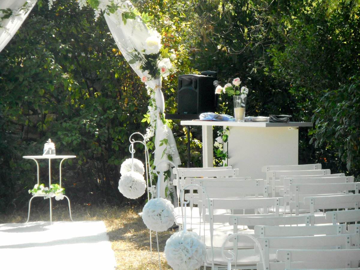 EVENESSENCES's tweet photo. cérémonie laique 11 juin 2016 #officiantcérémonielaiquevar #weddingplanner #organisateurmariage  #mariagechmpêtre https://t.co/2ZuUDudHtT
