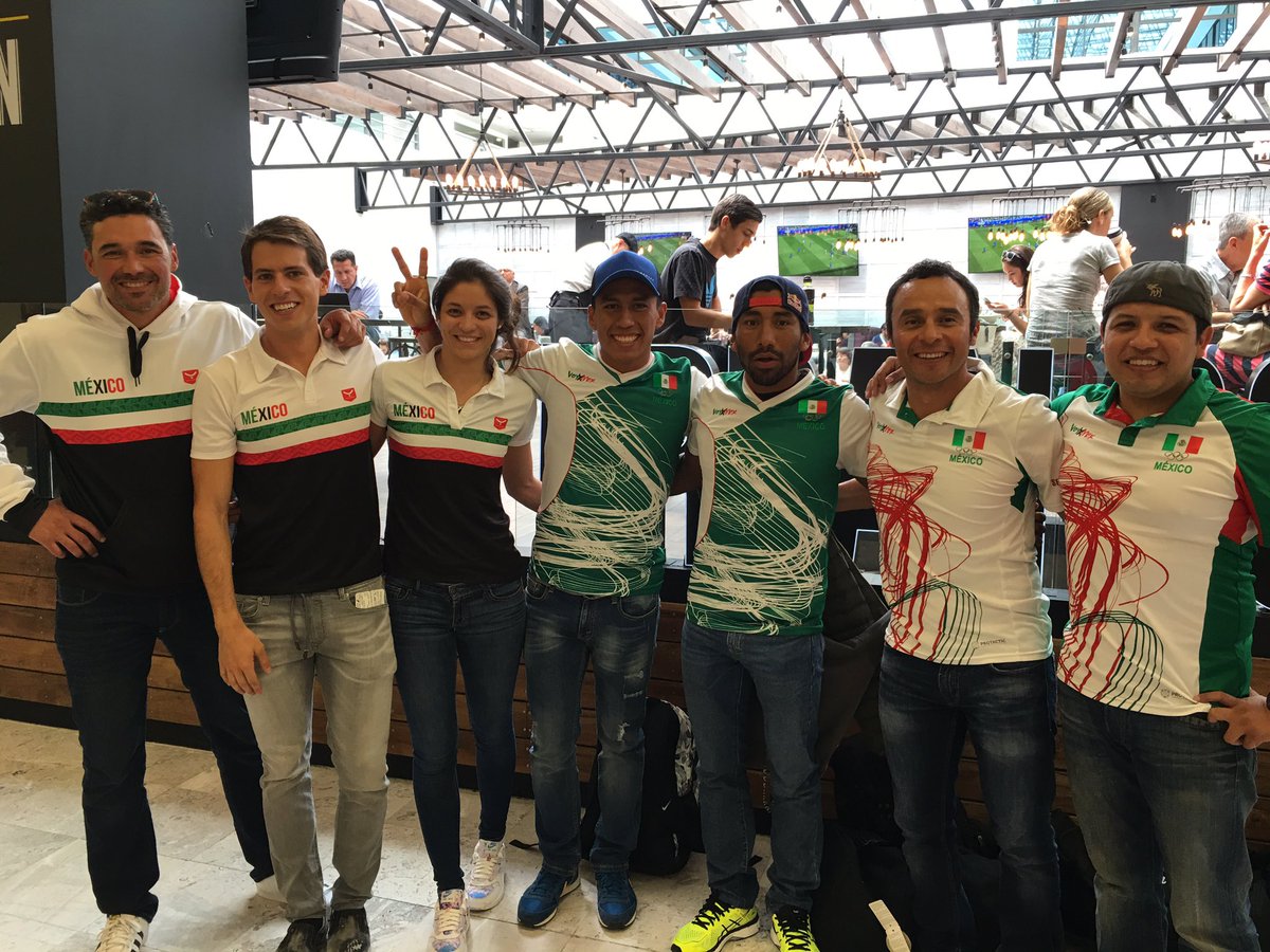 FedMexTriatlon's tweet photo. Despidiendo a la Selección Olímpica de Triatlón #RoadToRio @CrisantoGrajale @irvingperezp @1claurivas @rodrigogogon https://t.co/0T2DtrhwsA