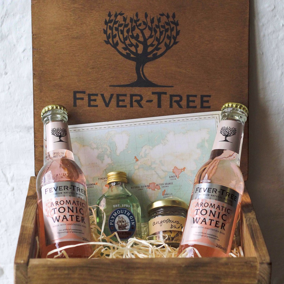 FeverTreeMixers's tweet image. *COMPETITION TIME!* RT and like for the chance to win an Ultimate Pink G&amp;amp;T Kit featuring our new Aromatic Tonic!