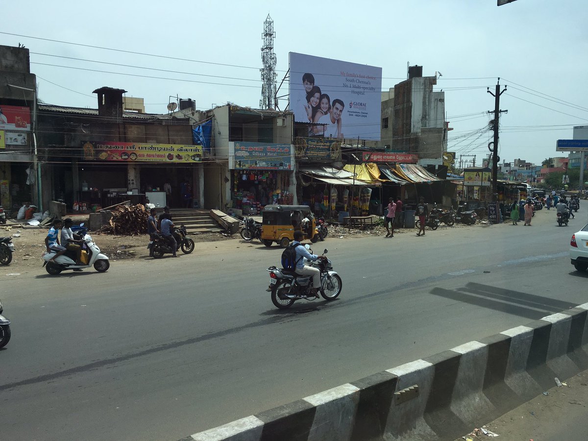 PrayingSarahH's tweet photo. India Day 3๐ฎ๐ณ
-church-local Christian college
-shopping & experiencing the culture
#somanypeople #suchanexperience https://t.co/NN8h6Nyt4S