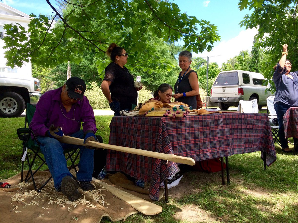 JeanBoucher_'s tweet photo. Eeyou Istchee est ร l'honneur aujourd'hui au Festival d'art #autochtone de #Georgeville ! @Eeyou_Istchee https://t.co/gfEV6PHYUA