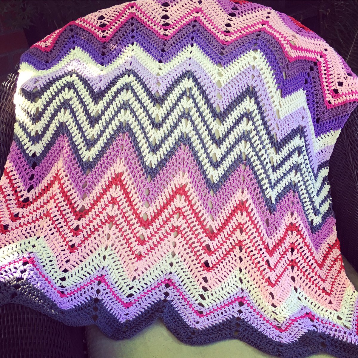 Ruth_Tillman's tweet photo. #babyblanket #crochet #missoniinspired with @dropsdesign #cottonlight purchased from @nordicmart #chevron https://t.co/Zp62rbVo9a