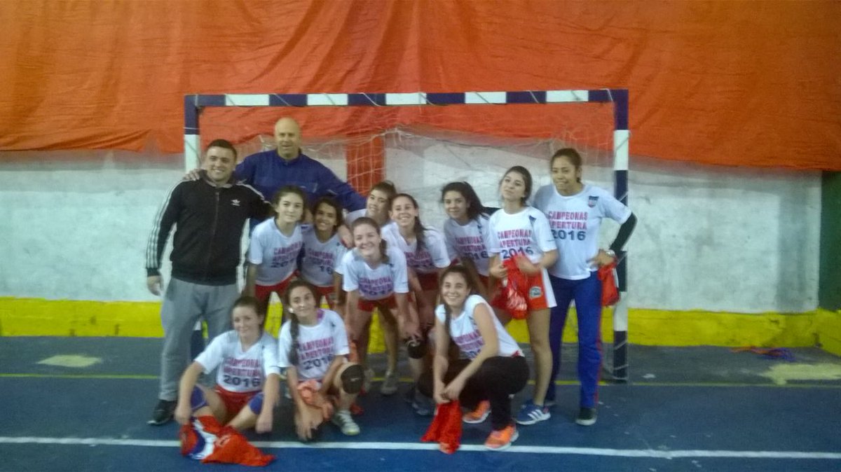 LuliiLoopez's tweet photo. #Menores #Campeonas #Handball #Femebal #Cruzva https://t.co/63Fu8IfvgN