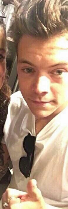 myonlywayharry's tweet photo. NONONONO HARRY STYLES MIS HORMONAS AYUDA SJSIWBSIWNWKW https://t.co/FBMLXJdnJZ