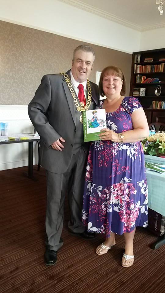 lucillerayner's tweet photo. author @lucillerayner #littlekitty #alittleseed #childrensbooks @getwriting2 #mayoroflowestoft https://t.co/1tfxbKsGPm